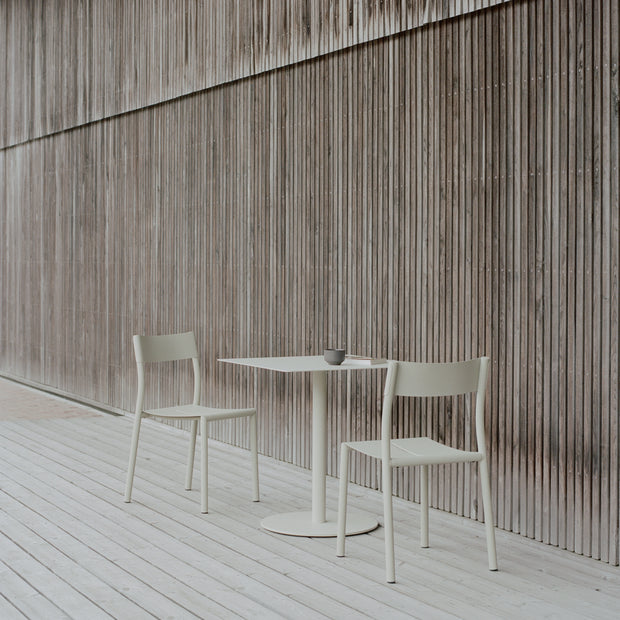 New Works Zahradní stolek May Bistro, 70x70, Light Grey - DESIGNSPOT