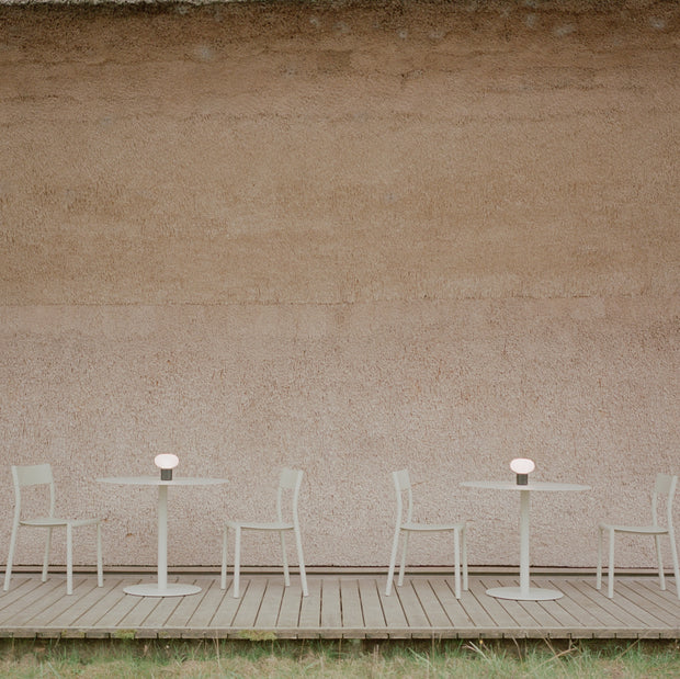 New Works Zahradní stolek May Bistro, 70x70, Light Grey - DESIGNSPOT