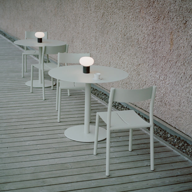 New Works Zahradní stolek May Bistro, 70x70, Light Grey - DESIGNSPOT