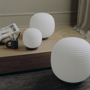 New Works Podlahová lampa Lantern, Large, Black / White Opal - DESIGNSPOT