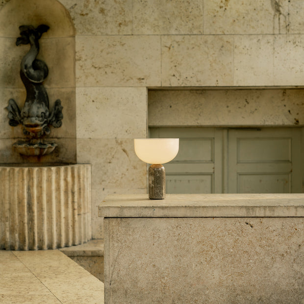 New Works Přenosná lampa Kizu, Breccia Pernice Marble - DESIGNSPOT