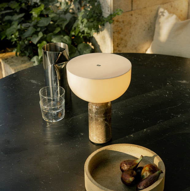 New Works Přenosná lampa Kizu, Breccia Pernice Marble - DESIGNSPOT