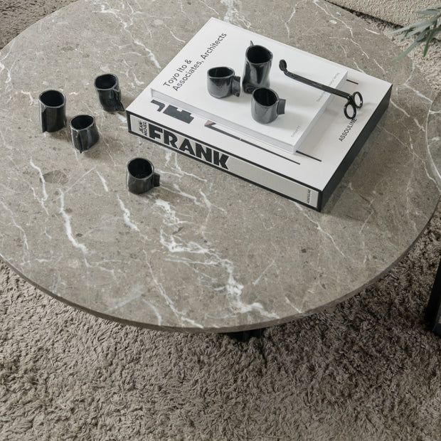 New Works Konferenční stolek Florence Ø90, Black / Gris du Marais Marble - DESIGNSPOT