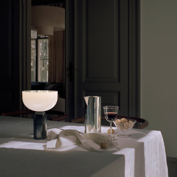 New Works Přenosná lampa Kizu, Black Marble - DESIGNSPOT