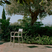 New Works Jídelní židle s područkami May, Dark Green - DESIGNSPOT