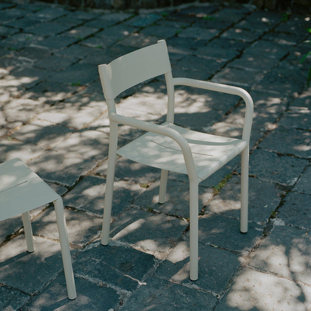 New Works Jídelní židle s područkami May, Dark Green - DESIGNSPOT