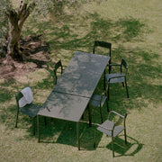 New Works Jídelní židle s područkami May, Dark Green - DESIGNSPOT