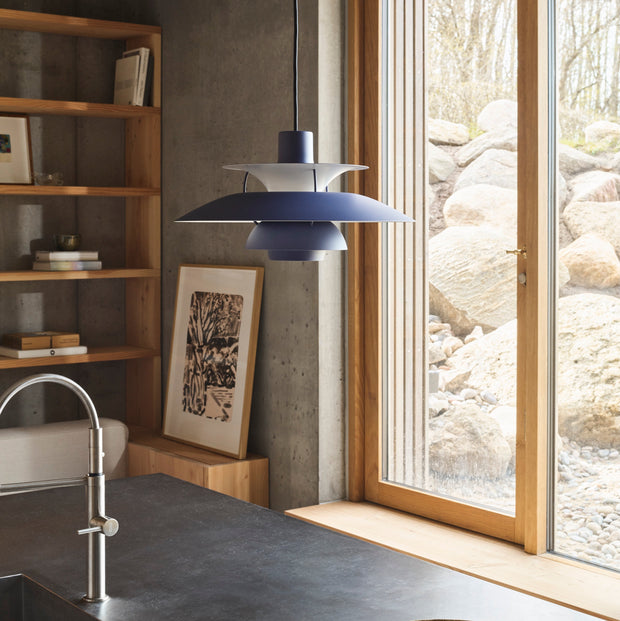 Louis Poulsen Závěsná lampa PH 5, Monochrome white - DESIGNSPOT