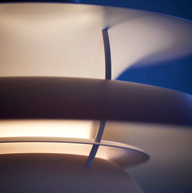 Louis Poulsen Závěsná lampa PH 5, Monochrome white - DESIGNSPOT