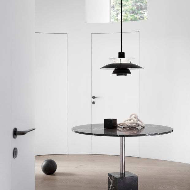 Louis Poulsen Závěsná lampa PH 5, Monochrome white - DESIGNSPOT