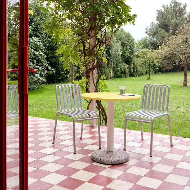 HAY Zahradní stůl Ceramic Ø70, Bright Yellow - DESIGNSPOT