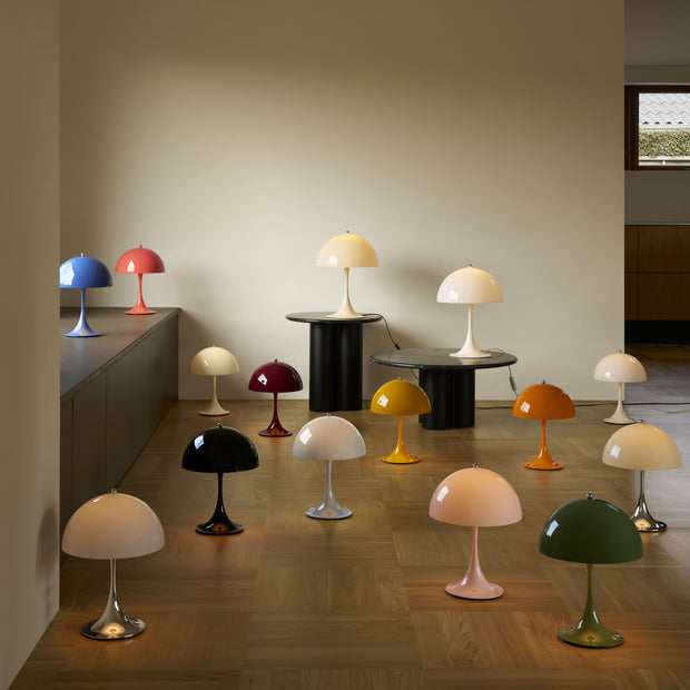 Louis Poulsen Přenosná lampa Panthella 250, Opaque burgundy - DESIGNSPOT