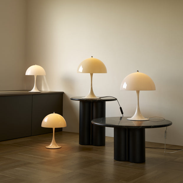 Louis Poulsen Přenosná lampa Panthella 250, Opaque burgundy - DESIGNSPOT
