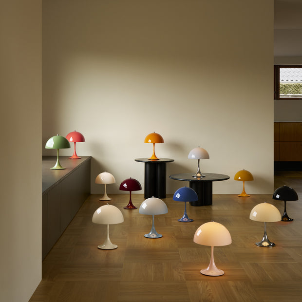 Louis Poulsen Přenosná lampa Panthella 250, Opaque burgundy - DESIGNSPOT