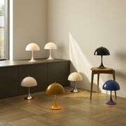 Louis Poulsen Přenosná lampa Panthella 250, Opaque burgundy - DESIGNSPOT