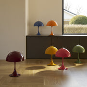 Louis Poulsen Přenosná lampa Panthella 250, Opaque burgundy - DESIGNSPOT