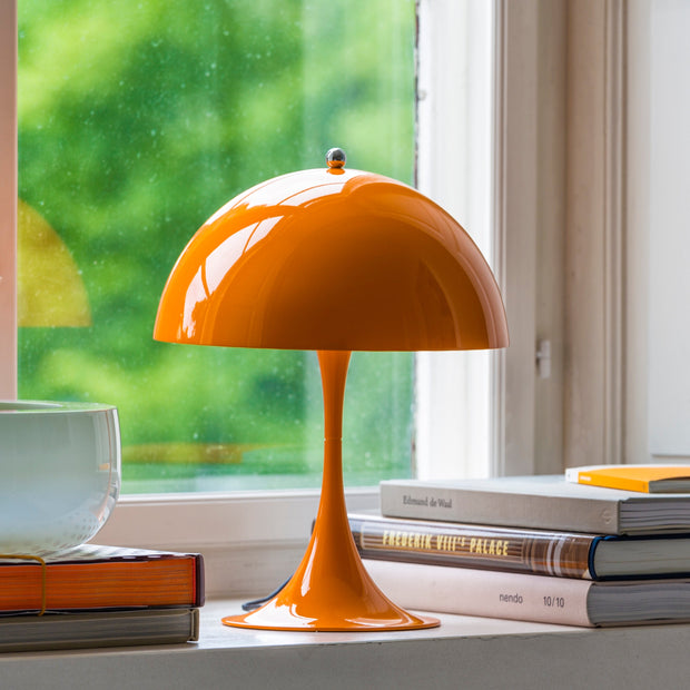 Louis Poulsen Stolní lampa Panthella 250, White opal acryl - DESIGNSPOT