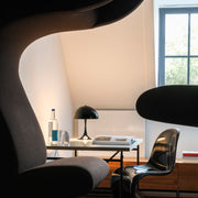 Louis Poulsen Stolní lampa Panthella 250, Pale blue opal acryl - DESIGNSPOT