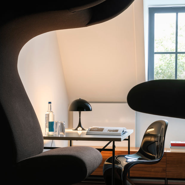 Louis Poulsen Stolní lampa Panthella 250, White opal acryl - DESIGNSPOT