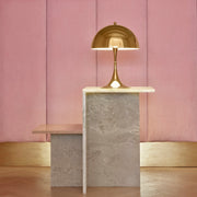 Louis Poulsen Stolní lampa Panthella 250, White opal acryl - DESIGNSPOT