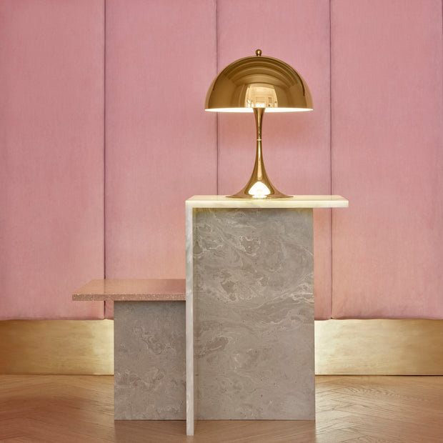 Louis Poulsen Stolní lampa Panthella 250, White opal acryl - DESIGNSPOT