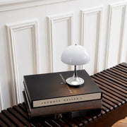 Louis Poulsen Přenosná lampa Panthella 160, Opal beige - DESIGNSPOT