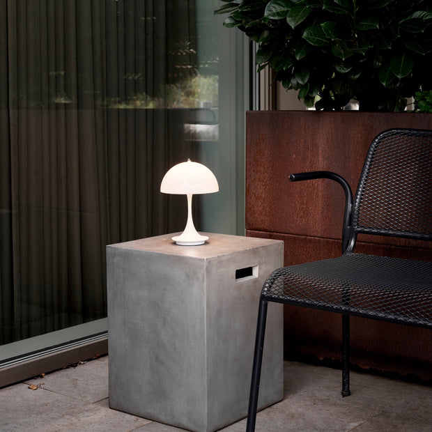 Louis Poulsen Přenosná lampa Panthella 160, Opal beige - DESIGNSPOT