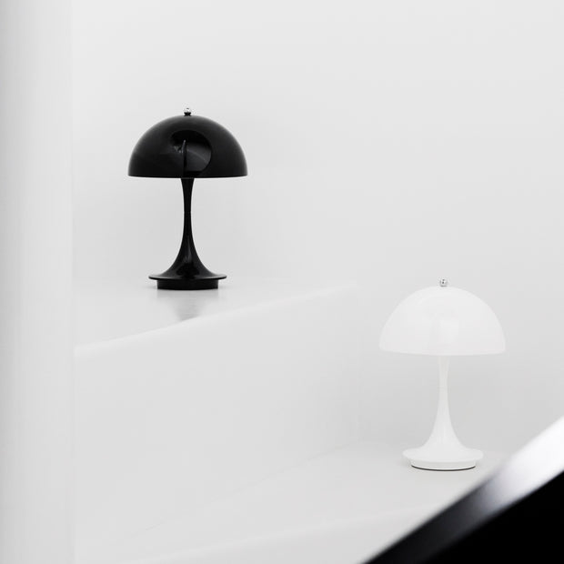 Louis Poulsen Přenosná lampa Panthella 160, Chrome opal beige - DESIGNSPOT