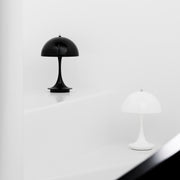 Louis Poulsen Přenosná lampa Panthella 160, Opal beige - DESIGNSPOT