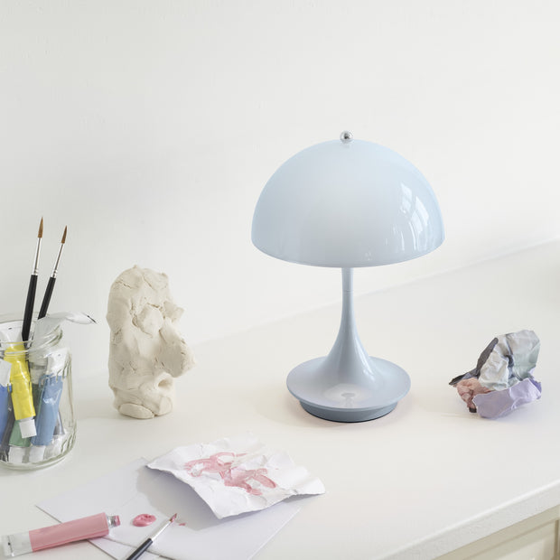 Louis Poulsen Přenosná lampa Panthella 160, Opal pale blue - DESIGNSPOT