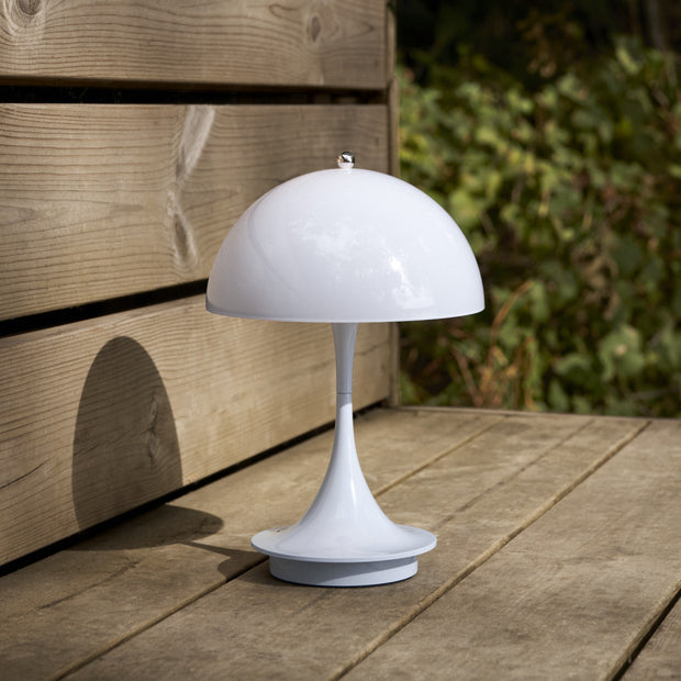 Louis Poulsen Přenosná lampa Panthella 160, Opal pale blue - DESIGNSPOT