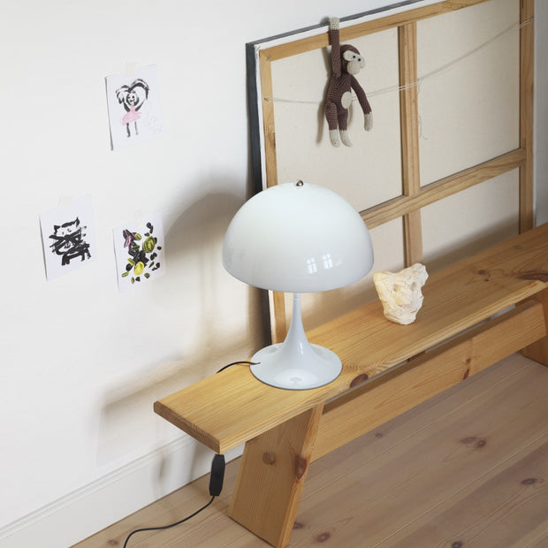Louis Poulsen Stolní lampa Panthella 250, Pale blue opal acryl - DESIGNSPOT