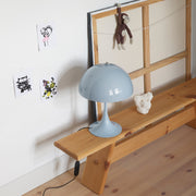 Louis Poulsen Stolní lampa Panthella 250, White opal acryl - DESIGNSPOT