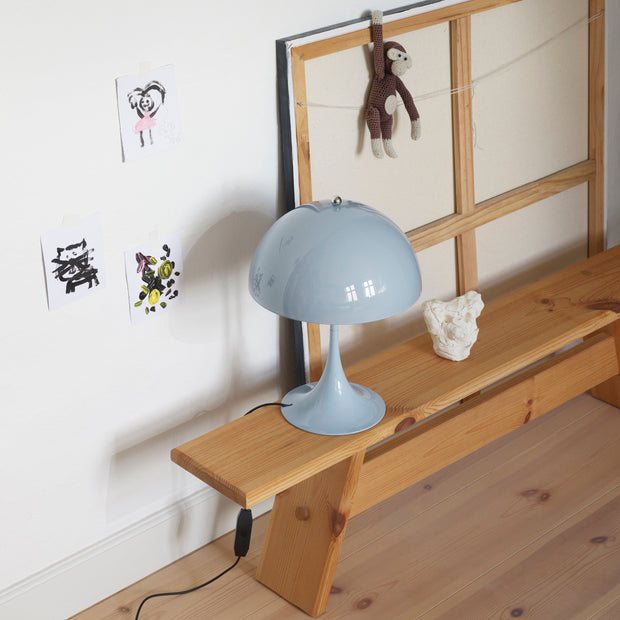 Louis Poulsen Stolní lampa Panthella 250, White opal acryl - DESIGNSPOT