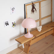 Louis Poulsen Stolní lampa Panthella 250, White opal acryl - DESIGNSPOT
