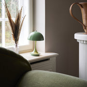 Louis Poulsen Přenosná lampa Panthella 160, Opaque moss green - DESIGNSPOT