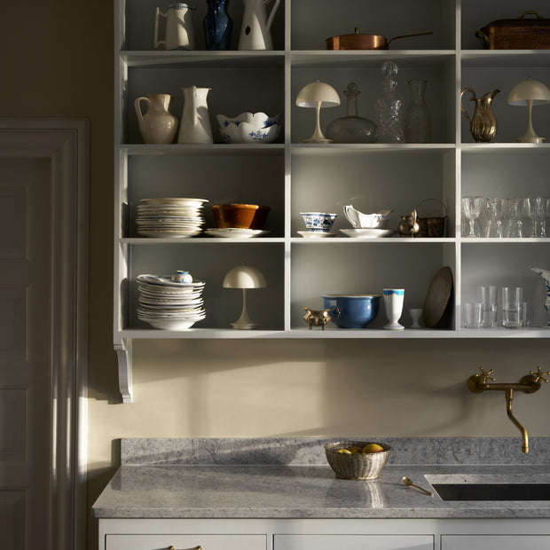 Louis Poulsen Přenosná lampa Panthella 160, Opal beige - DESIGNSPOT