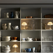 Louis Poulsen Přenosná lampa Panthella 160, Opal beige - DESIGNSPOT