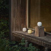 Louis Poulsen Přenosná lampa VL 45 Radiohus, Brass / White Opal - DESIGNSPOT