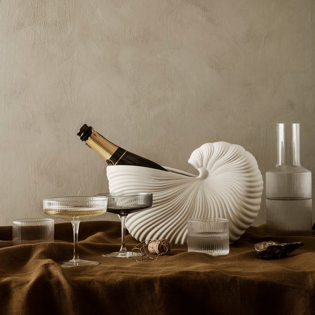 ferm LIVING Karafa na víno Ripple Wine Carafe, Frosted - DESIGNSPOT