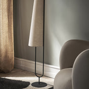 Ferm Living Stojací lampa Ancora, Black / Natural - DESIGNSPOT
