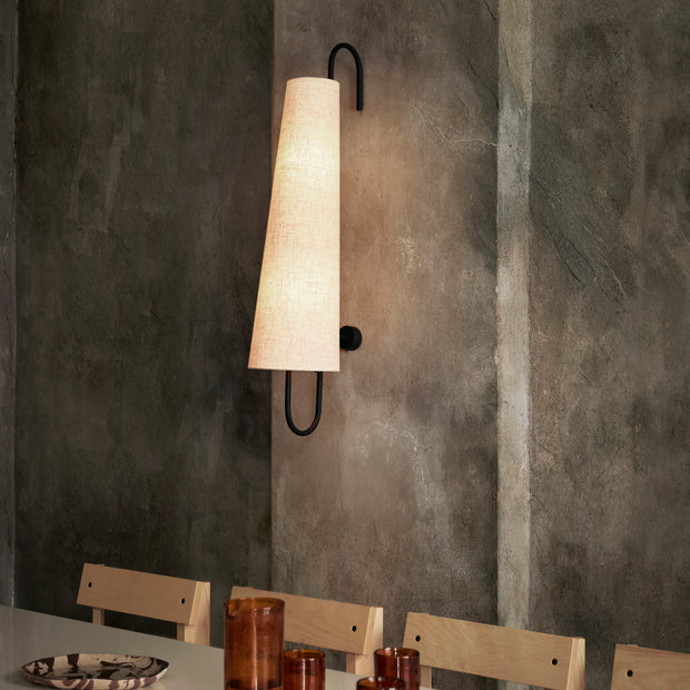 Ferm Living Nástěnná lampa Ancora, Black / Natural - DESIGNSPOT