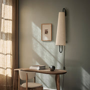 Ferm Living Nástěnná lampa Ancora, Black / Natural - DESIGNSPOT
