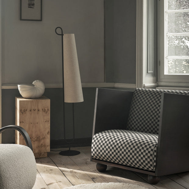 Ferm Living Stojací lampa Ancora, Black / Natural - DESIGNSPOT