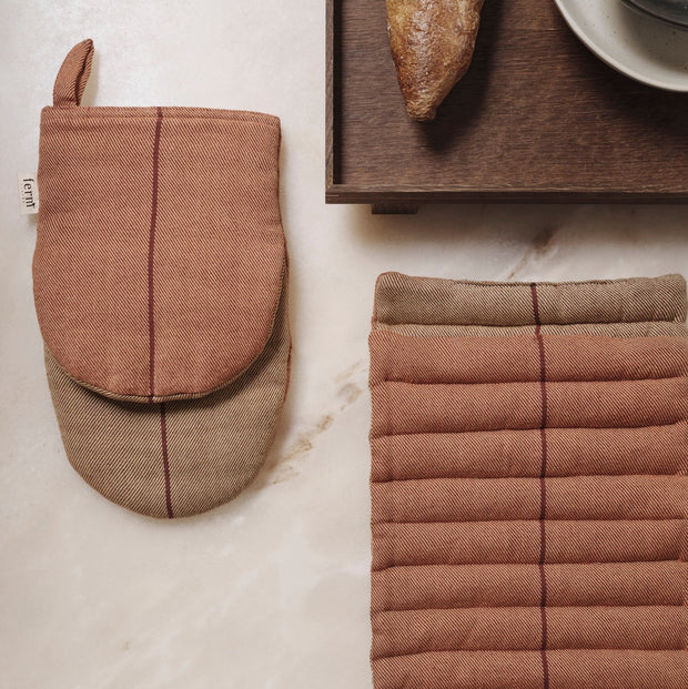 Ferm Living Sada kuchyňských chňapek Ito, 2ks, Seaweed - DESIGNSPOT