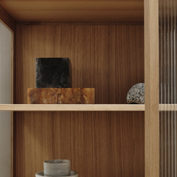 ferm LIVING Vitrína Reed, Natural Oak - DESIGNSPOT