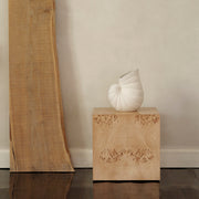 Ferm Living Odkládací stolek Burl Cube Side, Natural - DESIGNSPOT