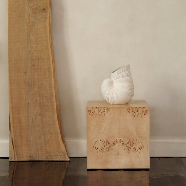 Ferm Living Odkládací stolek Burl Cube Side, Natural - DESIGNSPOT