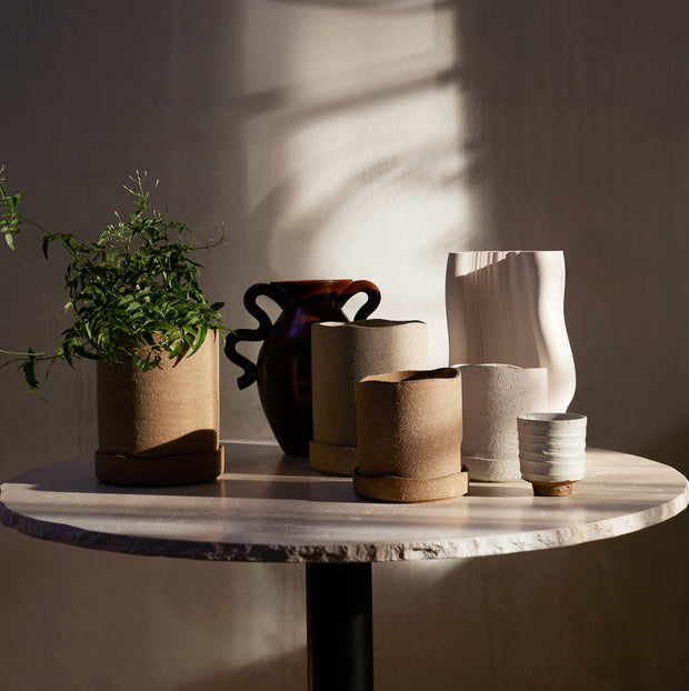 Ferm Living Kavárenský stolek Mineral, Black - DESIGNSPOT