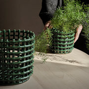 ferm LIVING Košík Ceramic Small, Emerald Green - DESIGNSPOT